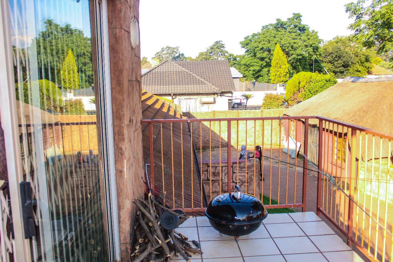 6 Spacious 1 bedroom Duplex cottage to rent in Rhodesfield available immidietely