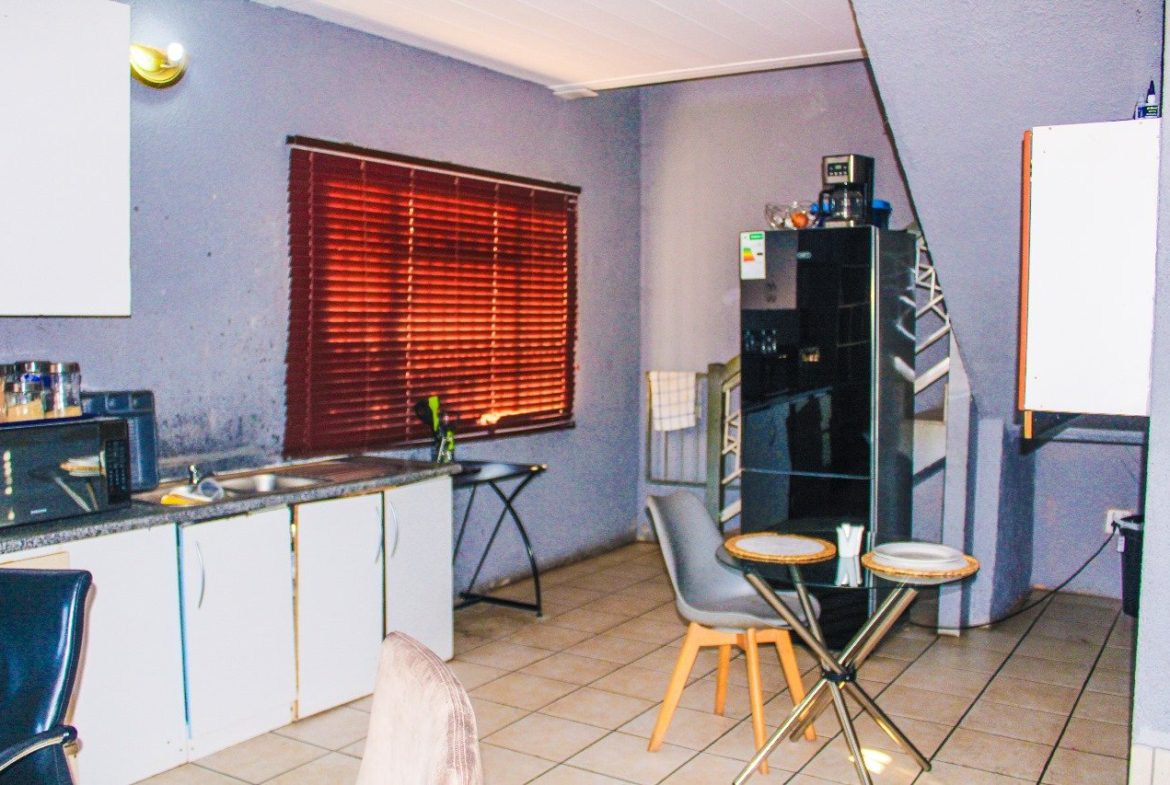 Spacious 1 bedroom Duplex cottage to rent in Rhodesfield available immidietely