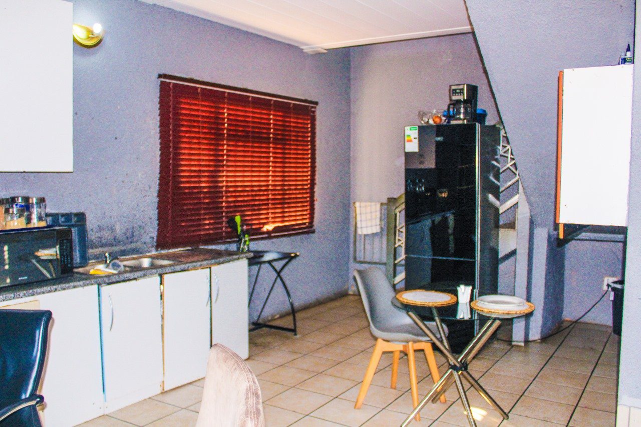7 Spacious 1 bedroom Duplex cottage to rent in Rhodesfield available immidietely