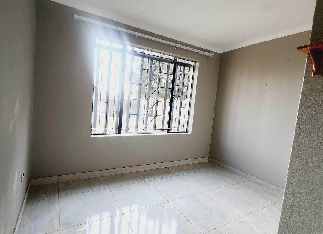 Spacious and newly renovated 1 bedroom cottage in Rhodesfield