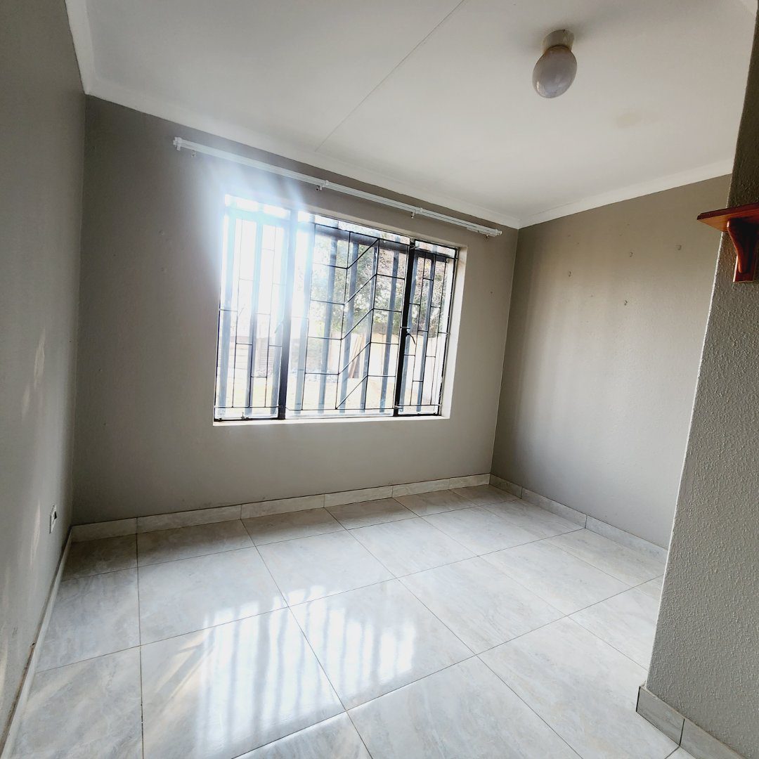 8 Spacious and newly renovated 1 bedroom cottage in Rhodesfield