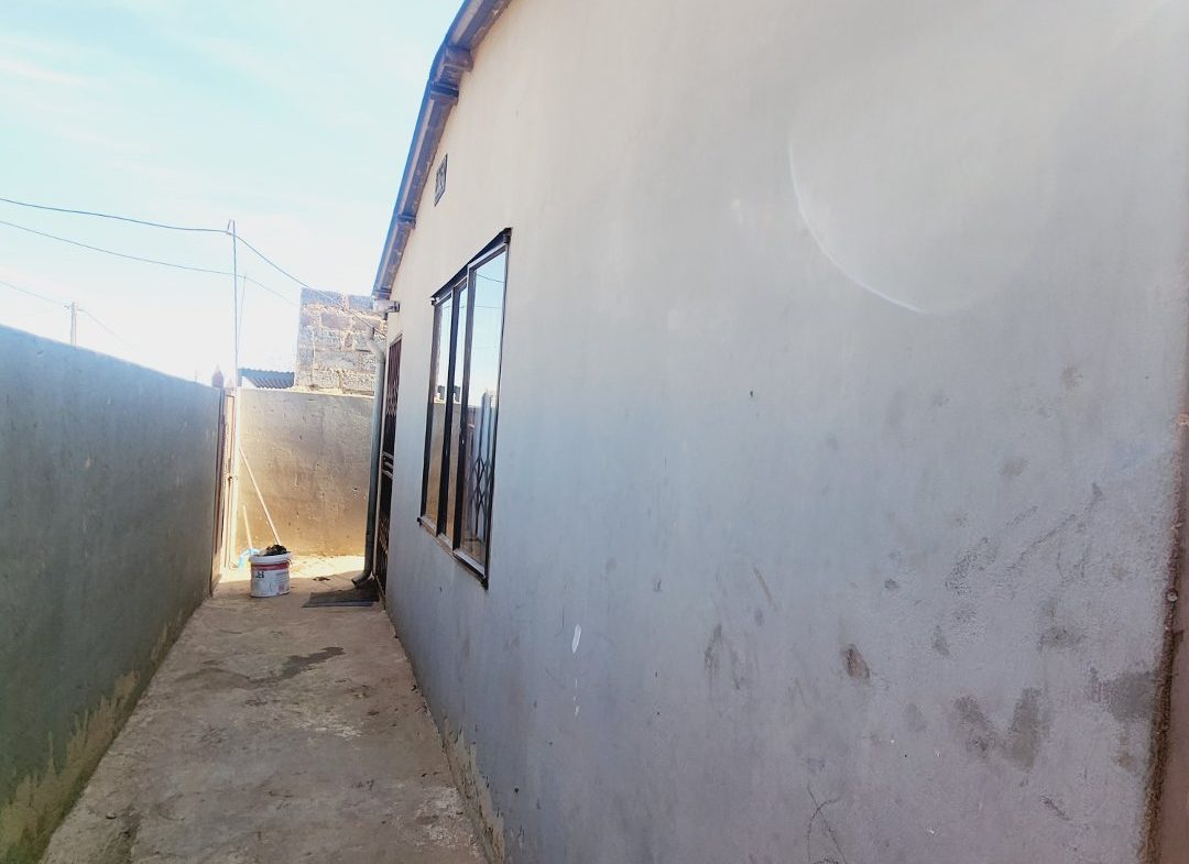 2 BEDROOM WITH 3 OUTSIDE ROOMS