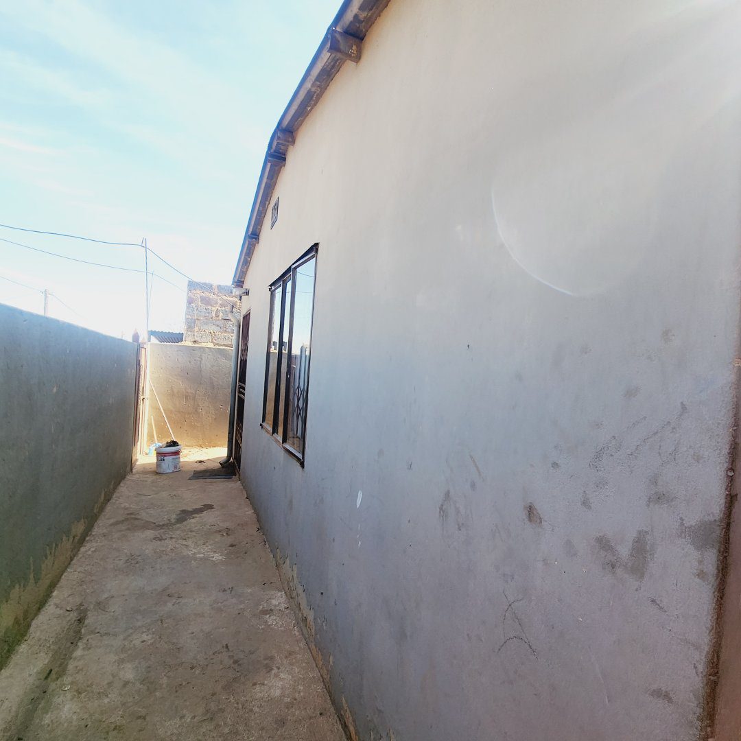 2 BEDROOM WITH 3 OUTSIDE ROOMS
