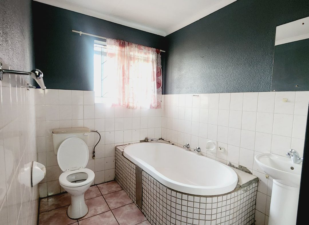 Spacious and newly renovated 1 bedroom cottage in Rhodesfield