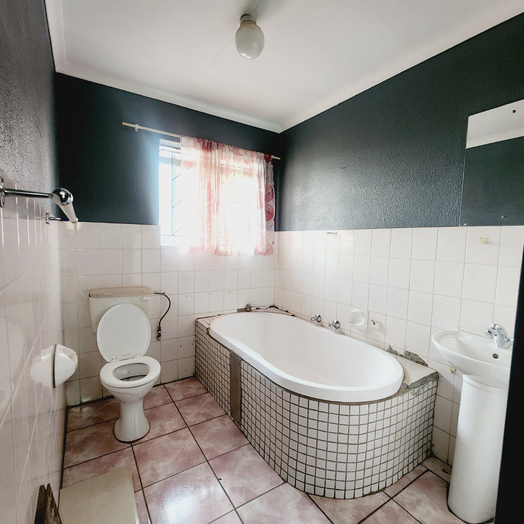 9 Spacious and newly renovated 1 bedroom cottage in Rhodesfield