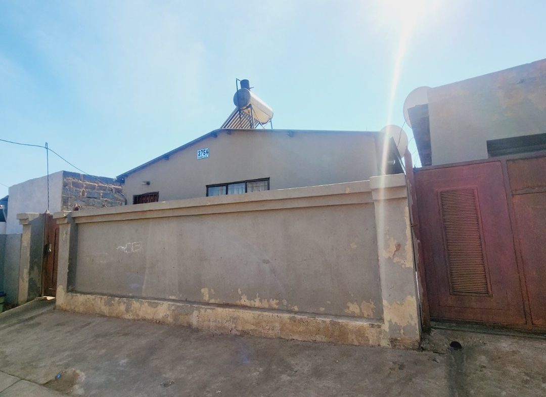 2 BEDROOM WITH 3 OUTSIDE ROOMS