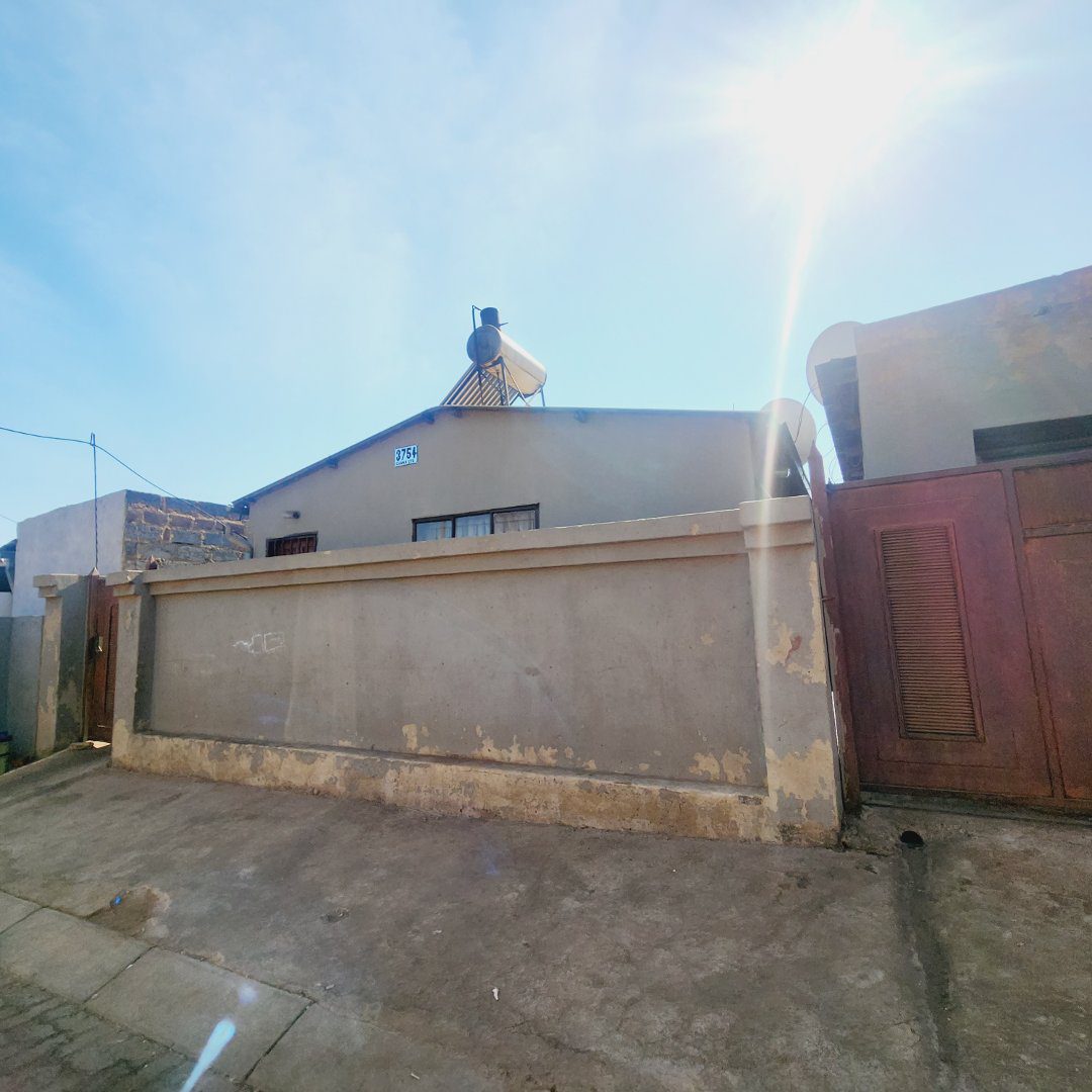 2 BEDROOM WITH 3 OUTSIDE ROOMS