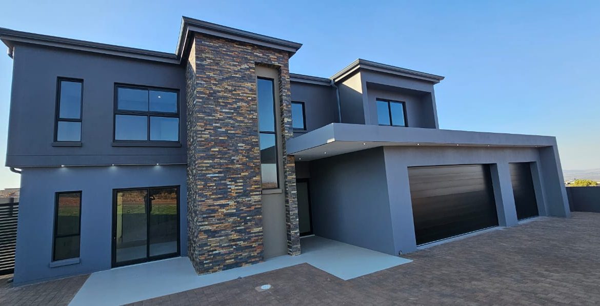Luxurious Family Home in Schoongezigt Estate