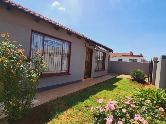 4 bedroom for Sale on Vosloorus Ext 25