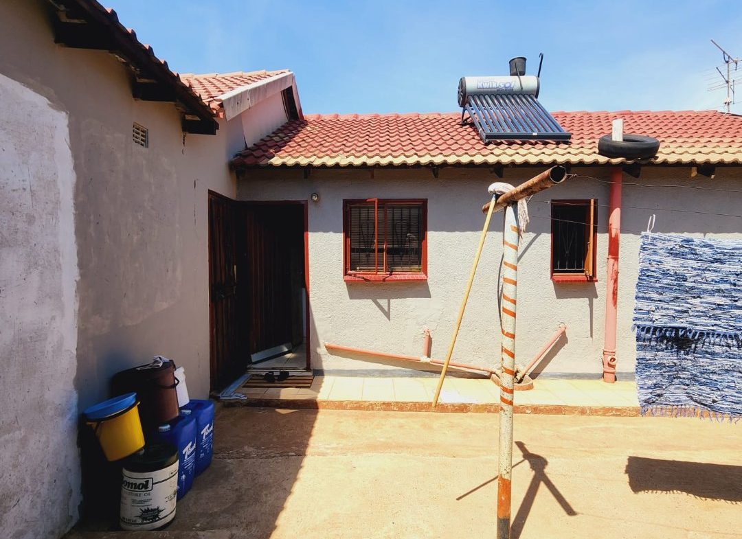 4 bedroom for Sale on Vosloorus Ext 25
