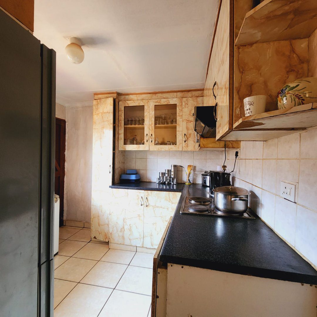 12 4 bedroom for Sale on Vosloorus Ext 25
