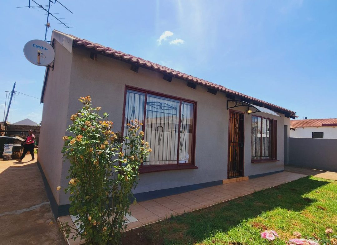 4 bedroom for Sale on Vosloorus Ext 25