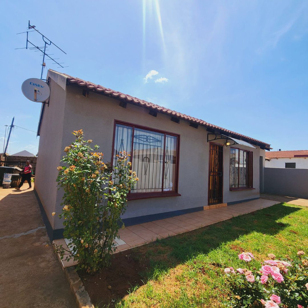 15 4 bedroom for Sale on Vosloorus Ext 25