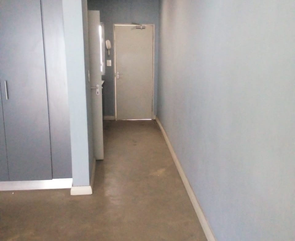 Stunning Top Floor Bachelor Apartment for sale in Maboneng